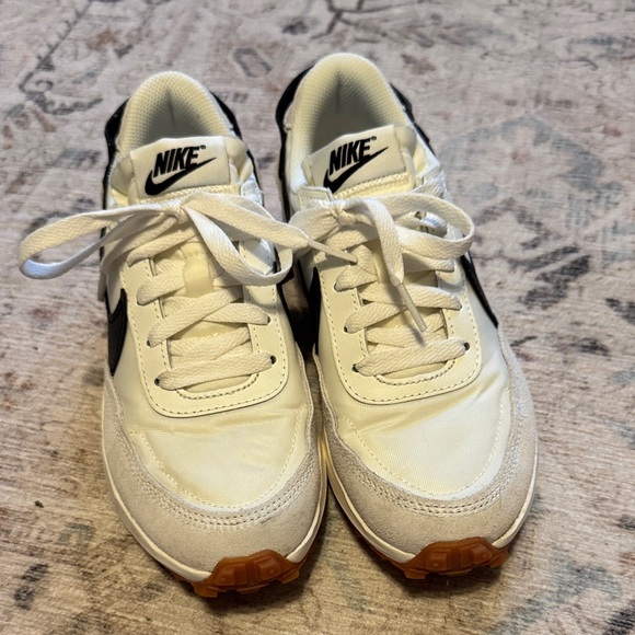 Nike White and Black Athletic Shoes - Picture 1 of 4